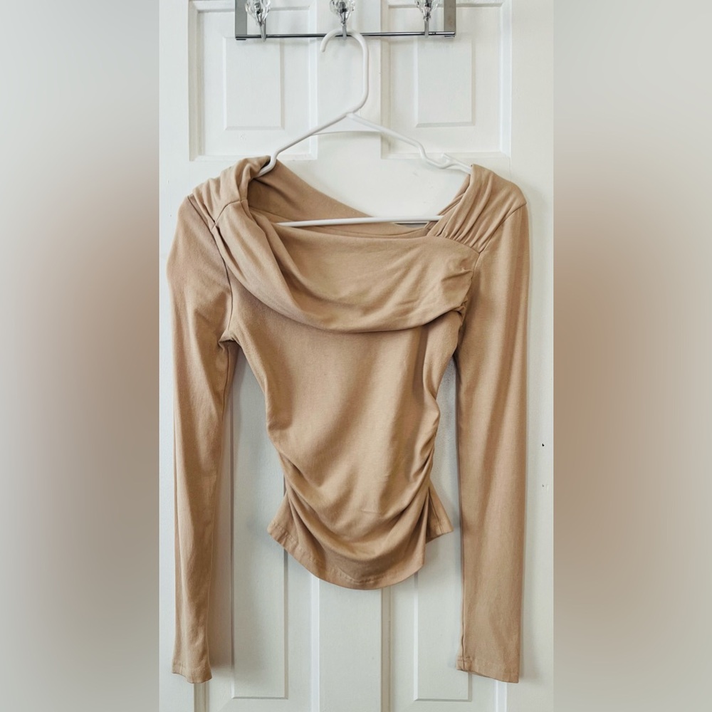 DARONG Women's Beige Off-Shoulder, Long-Sleeve, Ruched Crop Top. Size: Small. - Picture 5 of 11